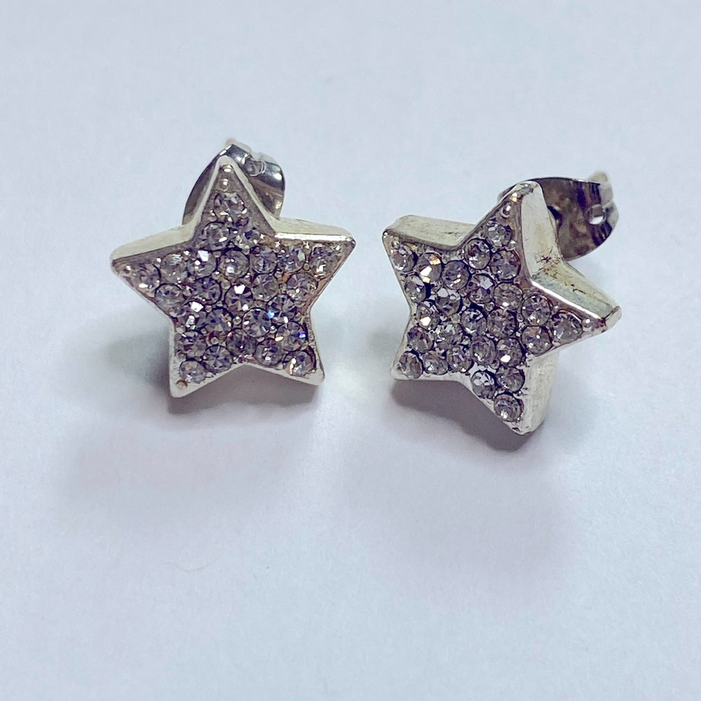 Claire’s Sparkly Star Stud Earrings